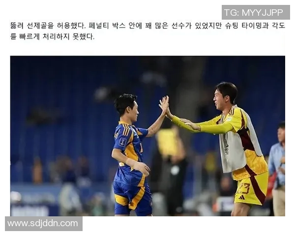 足球球星赛场边巧妙花式玩水瓶引发观众热烈讨论