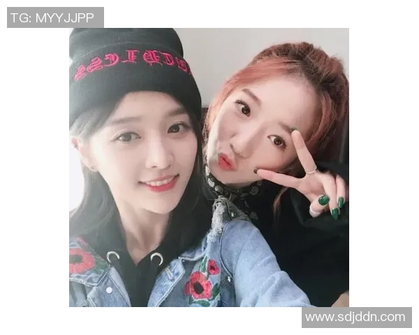 女星倾心足球明星背后的爱情故事揭秘：从绿茵场到心动时刻