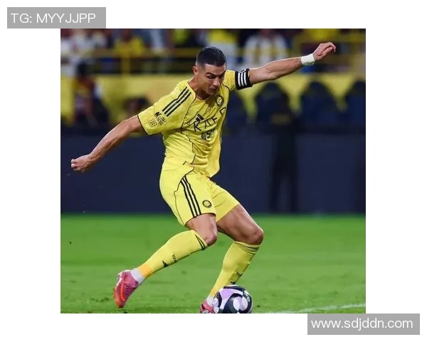 球星与儿子共同竞技传承足球梦想温情时刻展现父子默契