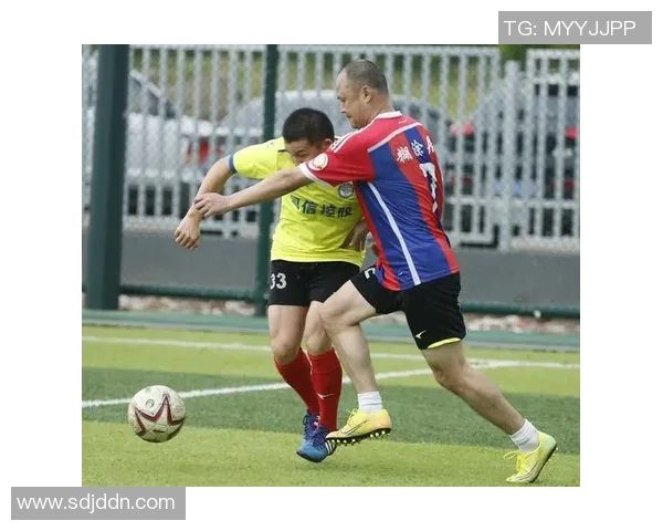 足球球星之间的真挚友情揭秘兄弟情谊如何在绿茵场上延续